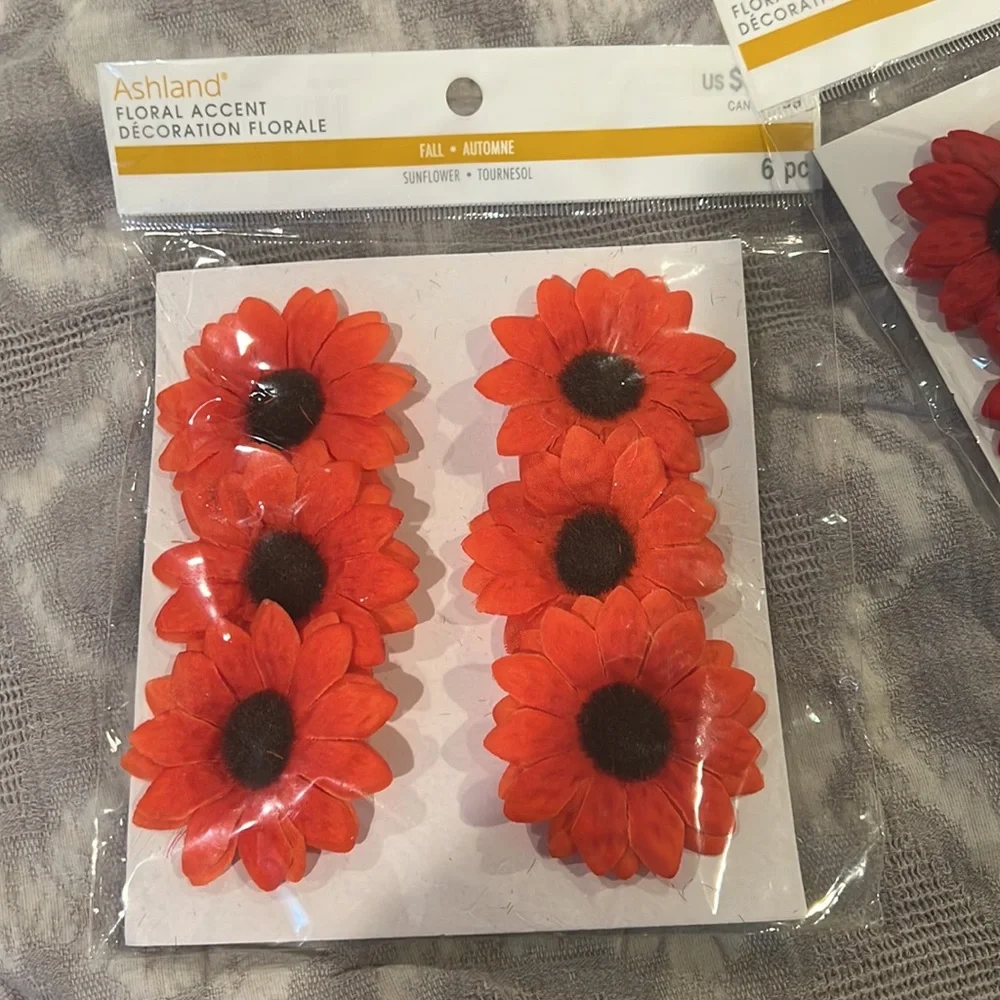Brand new 2 sets of orange and red floral accents - Picture 2 of 4